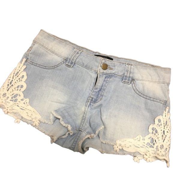 Size 2 Forever 21 Distressed Denim Shorts With Crochet Detail - Picture 1 of 3